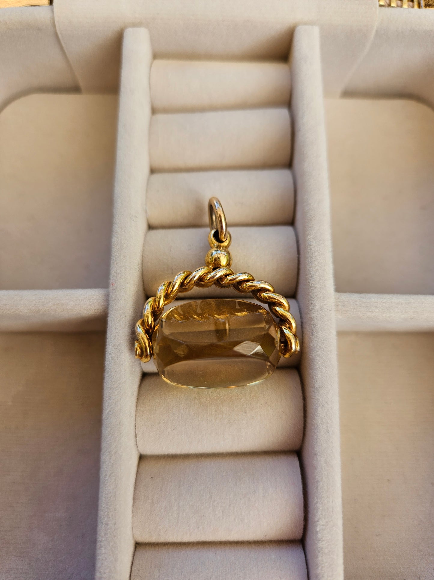 Nell Pendant