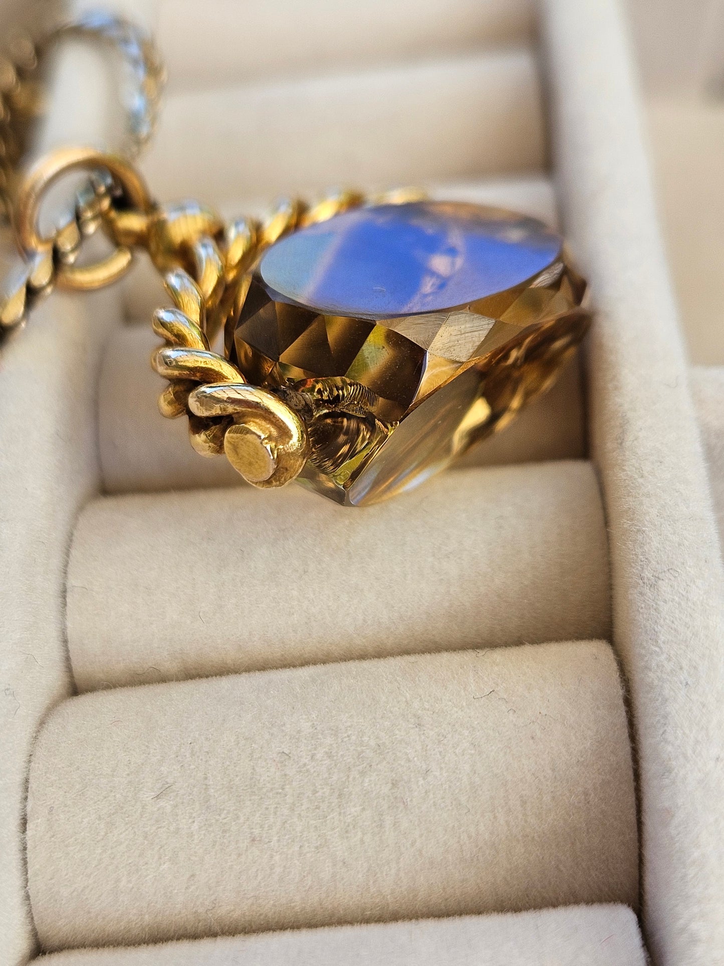 Nell Pendant