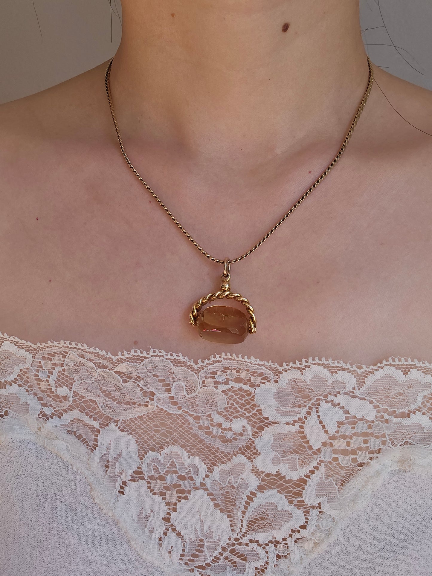 Nell Pendant