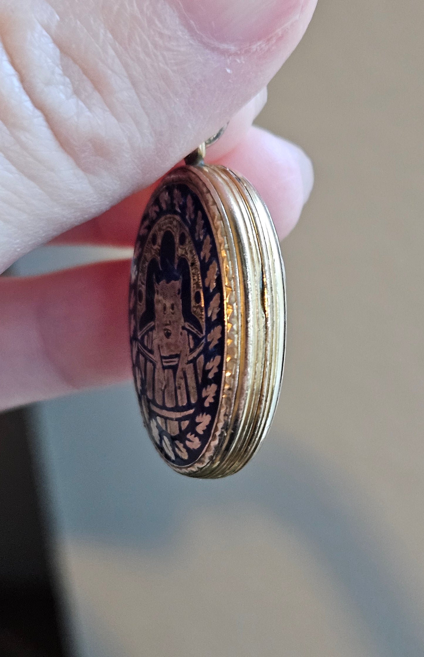 Max Pendant